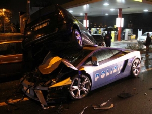 Lamborghini polizia distrutta: ecco cos’è successo.