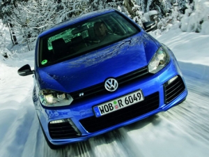 Volkswagen Golf R: debutto sulle nevi austriache