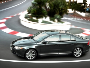 Emissioni di CO2 sotto i 120 g/km, con le nuove versioni Volvo V70 e S80 da oggi si può