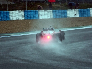F1, Prima giornata di Test sotto la pioggia.