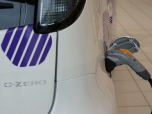 Auto elettriche ed ecologiche: l'UE presenta il piano di rilancio.