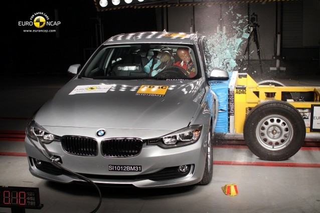 La Bmw Serie 3 ottiene cinque stelle ai Crash Test.