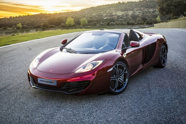 Mclaren MP4-12C Spider: foto ufficiali e prime caratteristiche della variante a cielo aperto.