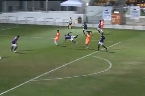 Internasional Xtra Time - Video Gol Spektakuler Salah Sasaran Dengan Reverse Scorpion Kick Internasional Xtra Time - Video Gol Spektakuler Salah Sasaran Dengan Reverse Scorpion Kick