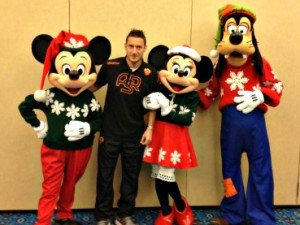 Il 'pupone' Totti con Topolino, Minnie e Pippo.