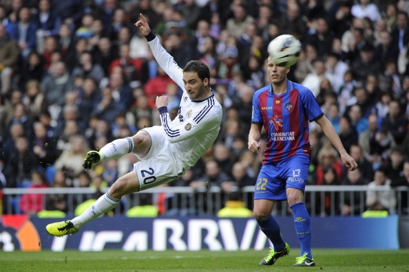 Un\'acrobazia di Higuain