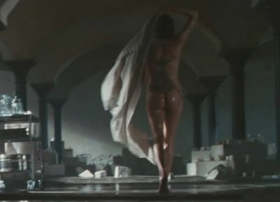 Angelina Jolie nuda: le foto sexy più hot dei suoi film