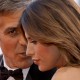 George Clooney, Emmy Awards 2010: red carpet e standing ovation