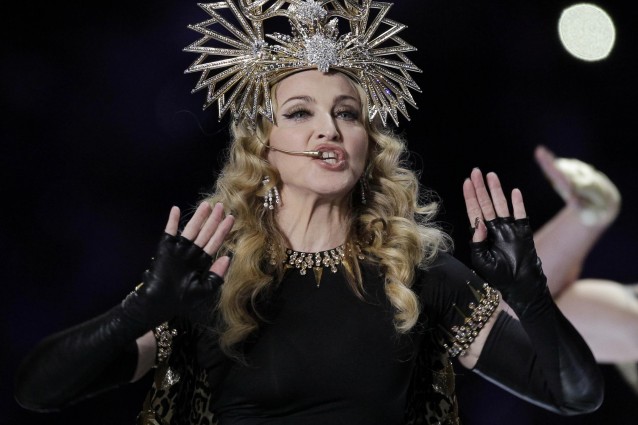 Madonna produrrà un film sulla storia di Kate e William.