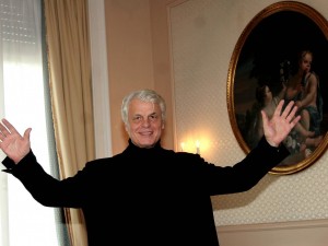 Michele Placido fischiato a Taormina, lite sfiorata.