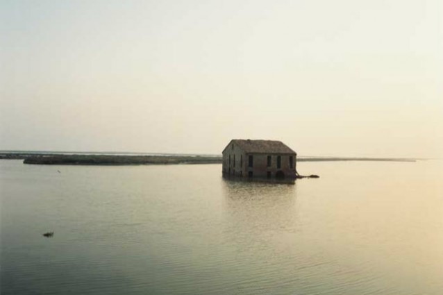 Viaggio in Italia, la mostra fotografica che rende omaggio a Luigi Ghirri.