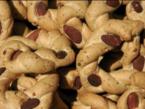 Stuzzichini per Capodanno: tavola in festa con i taralli al pepe