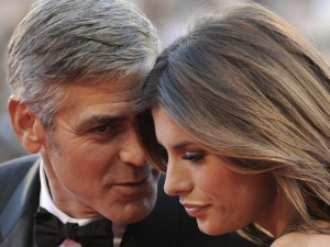 Signorini, scoop a Verissimo: Canalis Clooney, sposi entro settembre 2010.