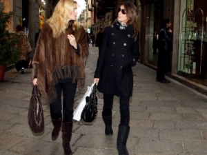 Shopping tra amiche: Elisabetta Canalis e Federica Fontana insieme a Milano