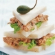 Tavola in festa: tramezzini e sandwich farciti con verdure e pesce