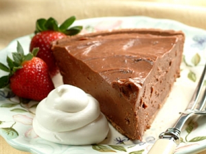 Dolce per la Festa della donna: torta di Nutella, cioccolato bianco e nocciole