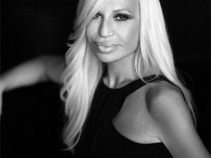 Donatella Versace non crede nella bellezza naturale delle donne