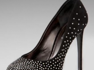 Dolce & Gabbana: dècolletè tempestata di cristalli Swarovski come Cenerentola