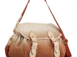 Victoria Beckham sfoggia una Sunrise Louis Vuitton della collezione p/e 2010