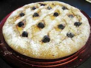 Cucina creativa: dolce per Pasqua, pizza con canditi e uvetta
