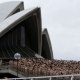 Sidney, Opera House con 5.200 persone nude: in posa per foto di Tunick