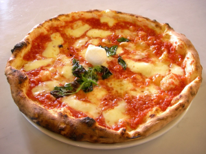 Ricetta della pizza: margherita della tradizione napoletana.
