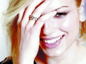 Tagli capelli corti: i look di Emma Marrone, dalle Lucky Star ad Amici.