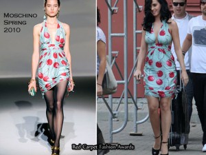 Katy Perry, ancora seno in mostra con abito Moschino: foto.