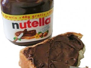 Nutella fuori legge: la Ue contro il cioccolato che ha cambiato il mondo.