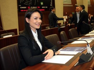 Nicole Minetti, consigliere regionale ora indagata: Ruby viveva da lei.