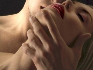 Consigli su come fare l'amore: 7 modi per accendere una donna.