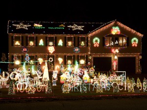 Luci natalizie per esterni: come addobbare la casa per Natale, foto.