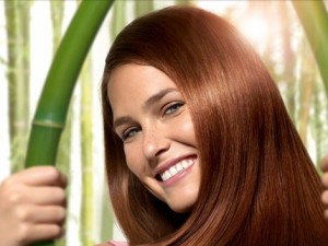 Come coprire i capelli bianchi in modo naturale: ecco le tinture fai da te.
