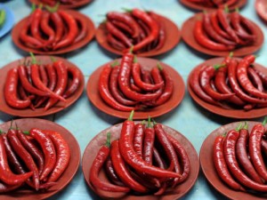 Il peperoncino brucia la bocca e le calorie: così riduce la fame e fa dimagrire.