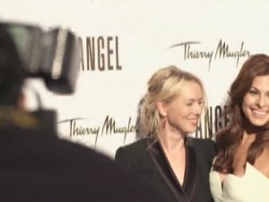 Eva Mendes è la nuova testimonial di Angel di Thierry Mugler.