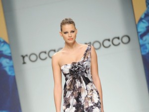 Ivana Mrazova sfila per Roccobarocco.