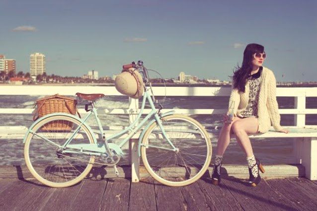 Se la bici diventa fashion. Stili e accessori per pedalate eco-sostenibili.