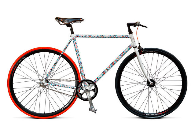 Tagmi_FixYourBike_Still_life