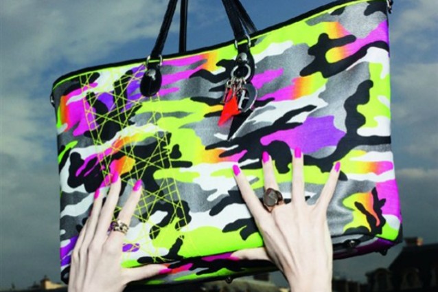 Borse fluo per colorare ogni look.