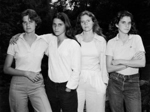 Quattro sorelle fotografate ogni anno per 36 anni. Ecco le commoventi immagini.