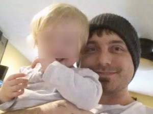 Un papà resta in casa per provare il duro lavoro di una mamma. Ecco il risultato.