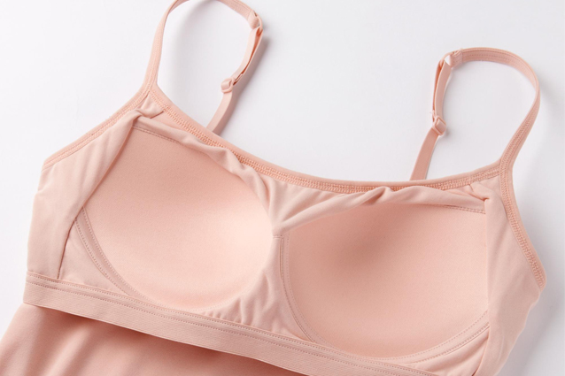 Vestiti per combattere il caldo: eliminano il sudore e mantengono il corpo fresco.
