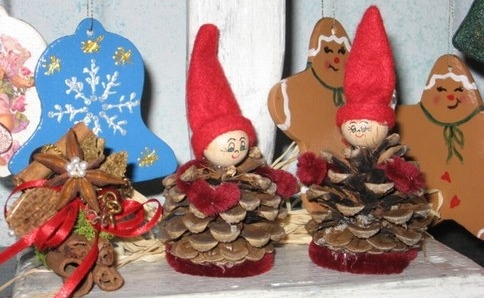 Addobbi fai da te con pigne e perline su albero di natale 2010 ... Lavoretti con le pigne grandi