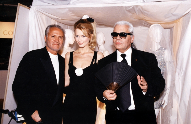 versace-claudia-schiffer-e-karl-lagerfeld