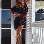kate-moss-mini-abito-con-cinturone-rosso