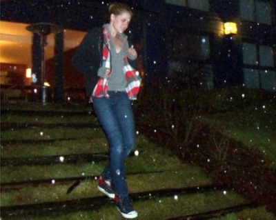 Kristen Stewart Bikini on Kristen Stewart  Reggiseno In Vista Per I Fans  Nuove Foto Da On The