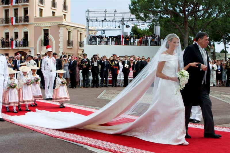 armani-crea-l-abito-da-sposa-di-charlene-di-monaco