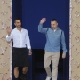 marc jacobs esce in passerella per il saluto finale