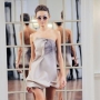 victoria-beckham-autunno-inverno-2010-grigio-perla-corto