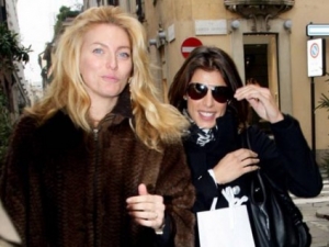 Elisabetta Canalis con Federica Fontana: shopping paparazzato a Milano